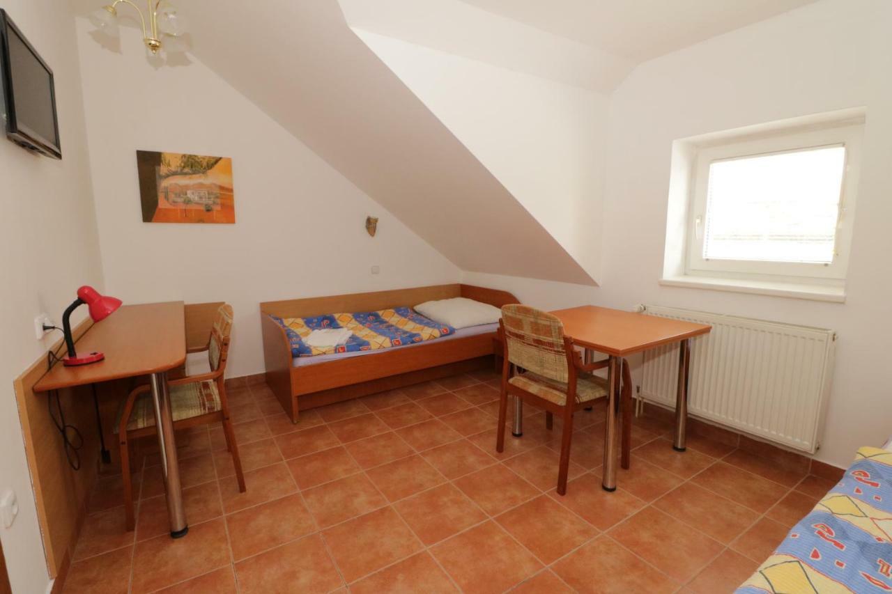 Hotel Penzion Hurka à Dolni Libchavy Extérieur photo