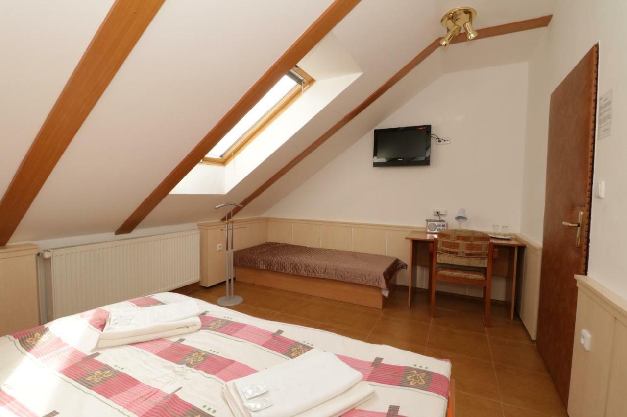 Hotel Penzion Hurka à Dolni Libchavy Extérieur photo