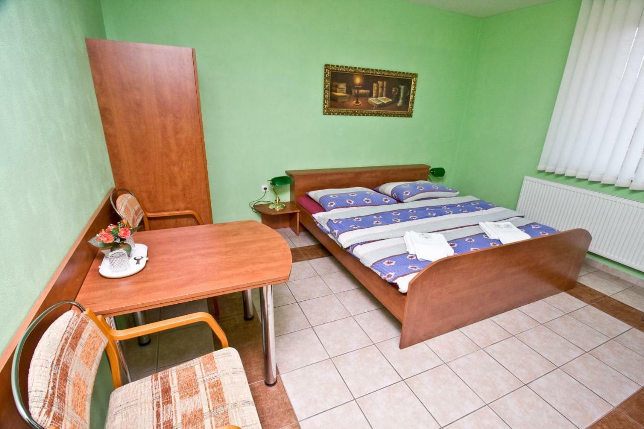 Hotel Penzion Hurka à Dolni Libchavy Extérieur photo