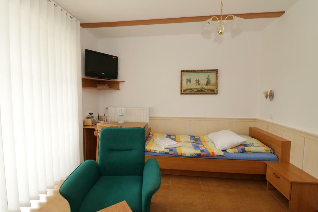 Hotel Penzion Hurka à Dolni Libchavy Extérieur photo