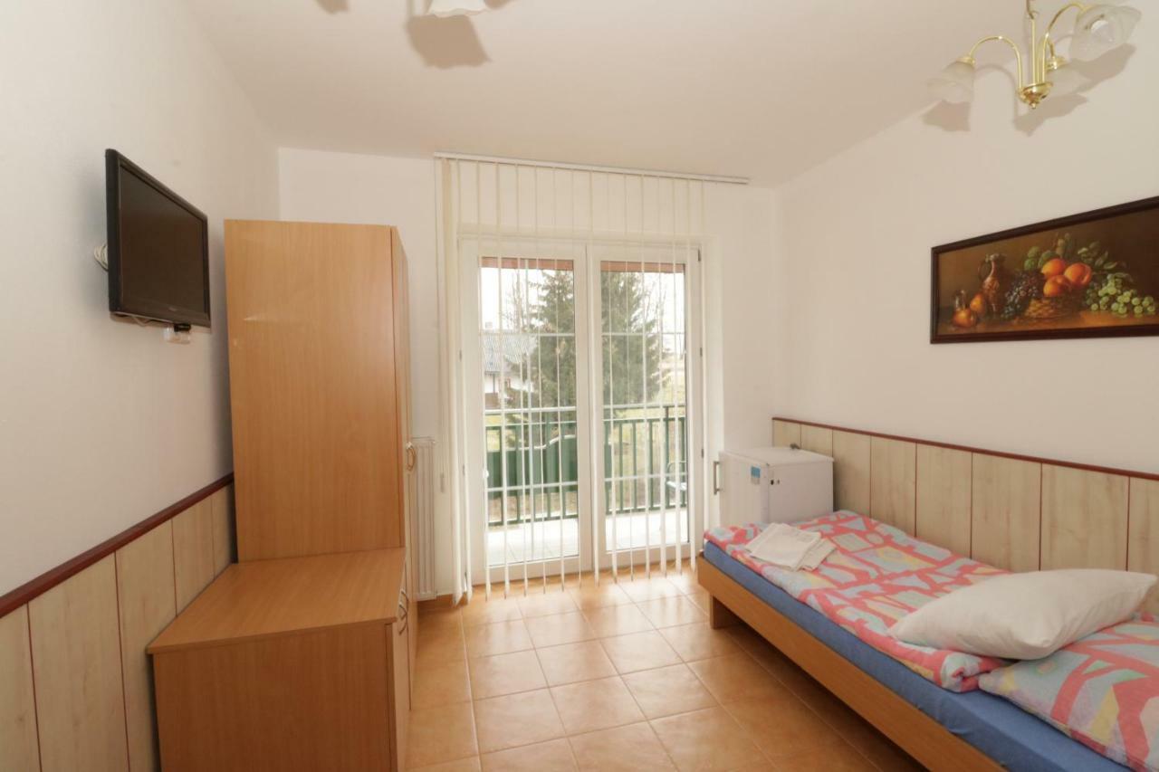 Hotel Penzion Hurka à Dolni Libchavy Extérieur photo