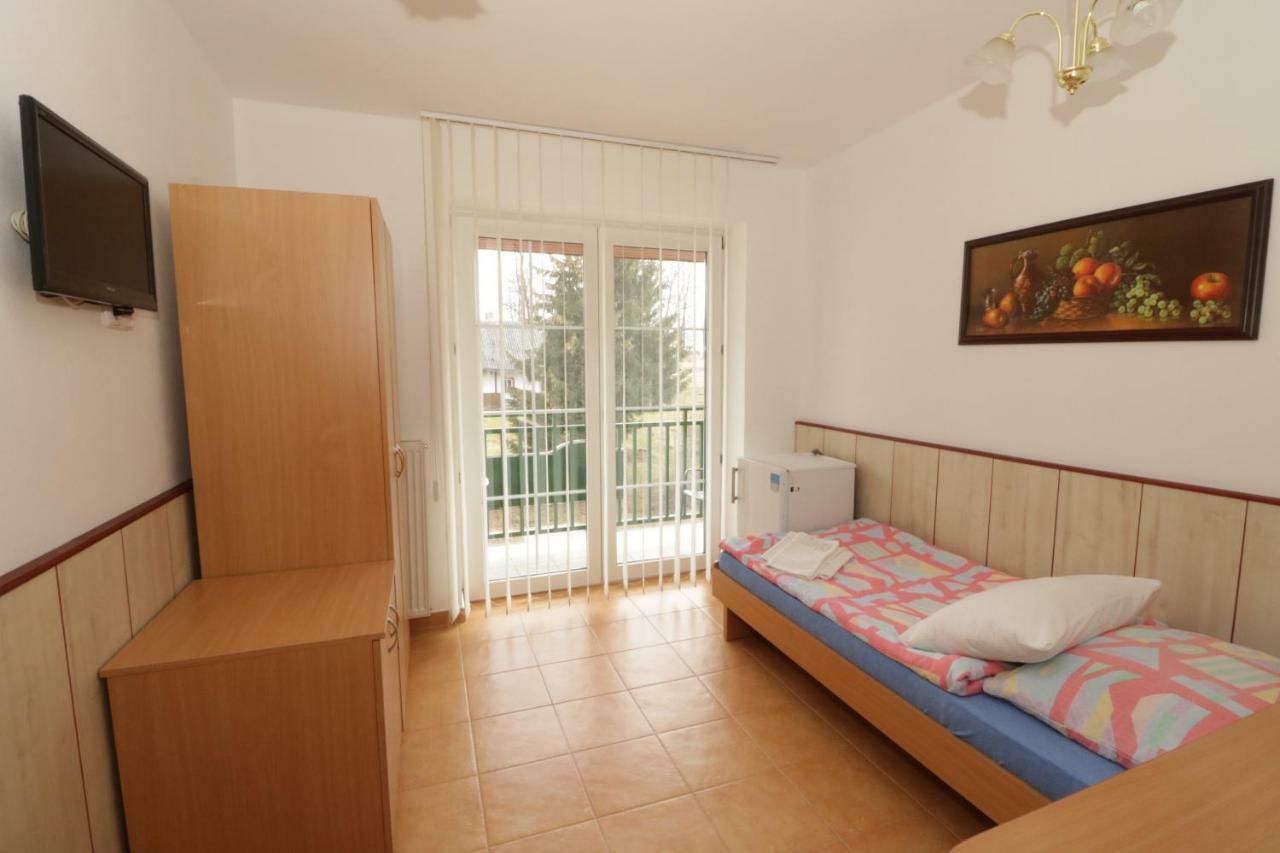 Hotel Penzion Hurka à Dolni Libchavy Extérieur photo